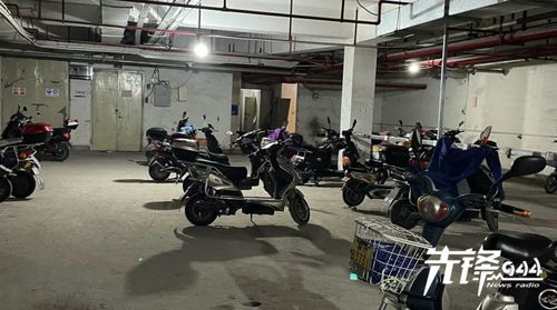 這個(gè)小區(qū)電動(dòng)車進(jìn)電梯成家常便飯,不怕起火嗎